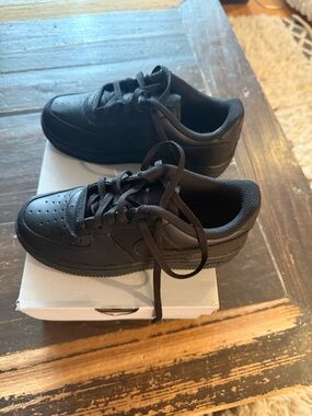 Brand new Kids Nike Force ps size 1